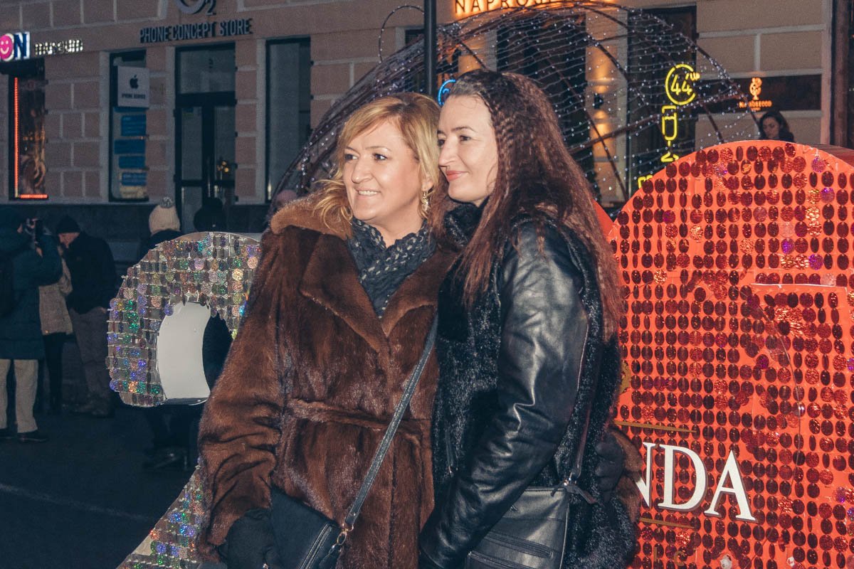 Вообще на обеих площадях хватало мест, где хочется сфотографироваться Вообще на обеих площадях хватало мест, где хочется сфотографироваться