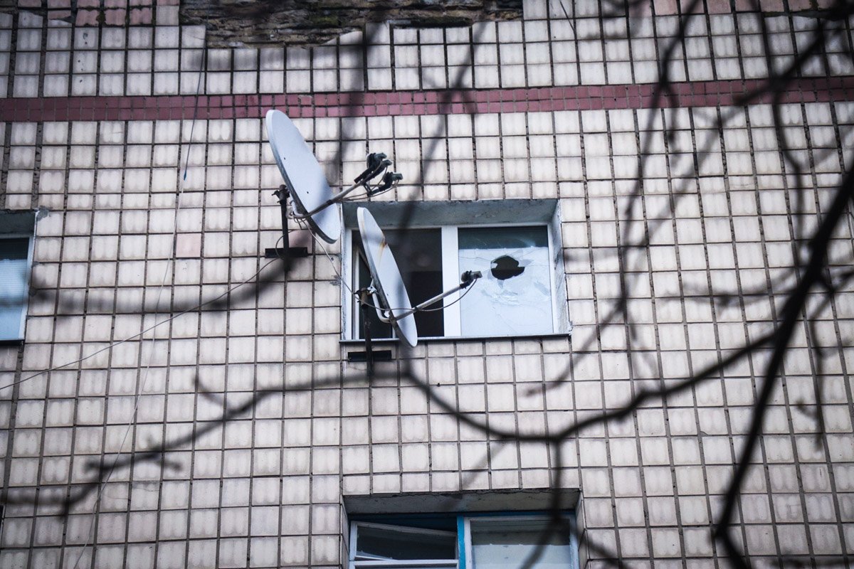 На момент случившегося он находился в своей квартире на 9 этаже один На момент случившегося он находился в своей квартире на 9 этаже один