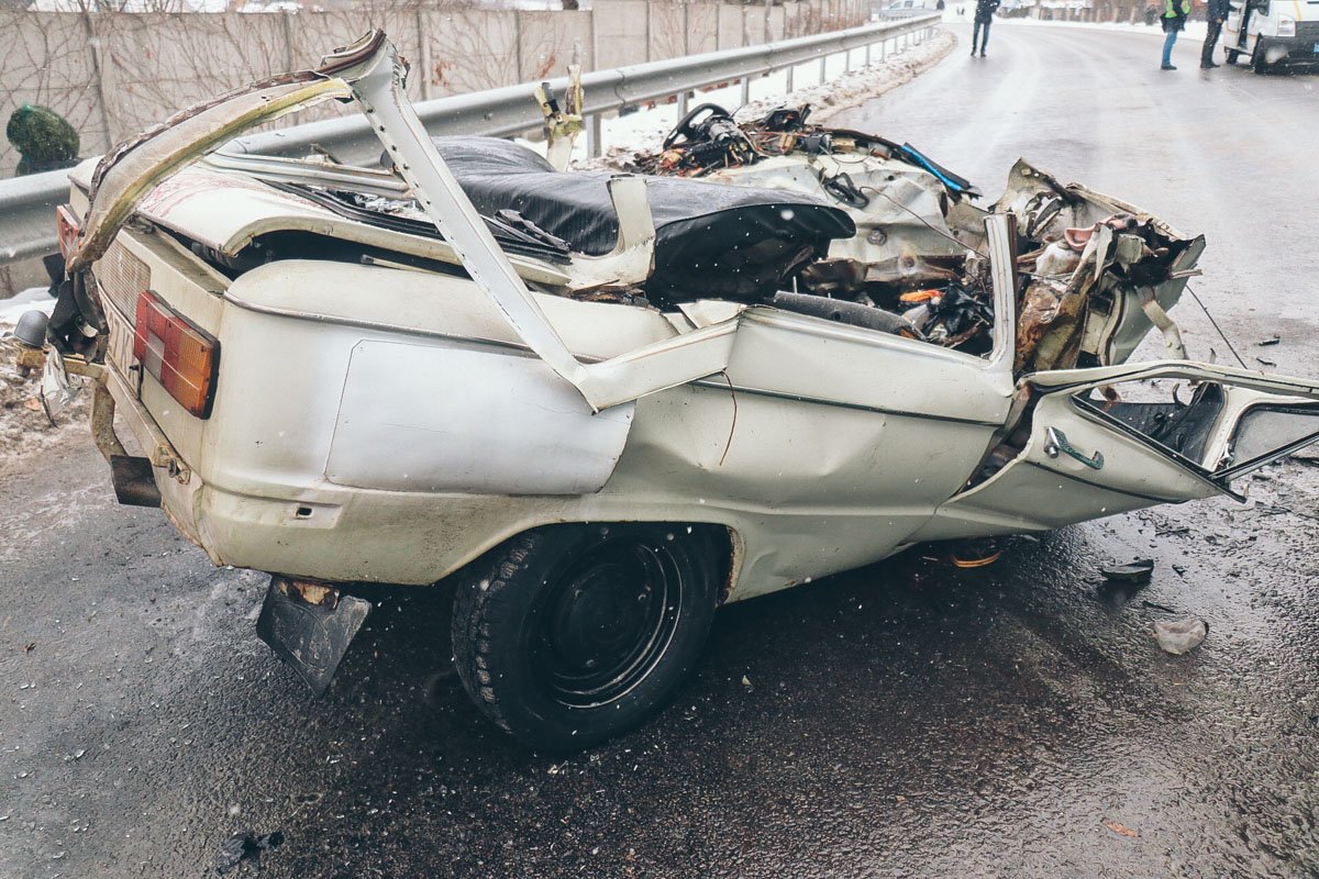 Часть дороги, где произошла авария, перекрыта