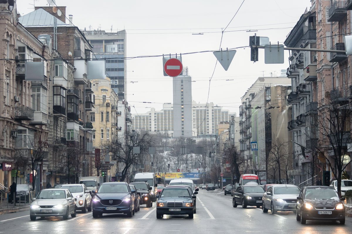 Водителям в такую погоду тоже нужно быть бдительнее 