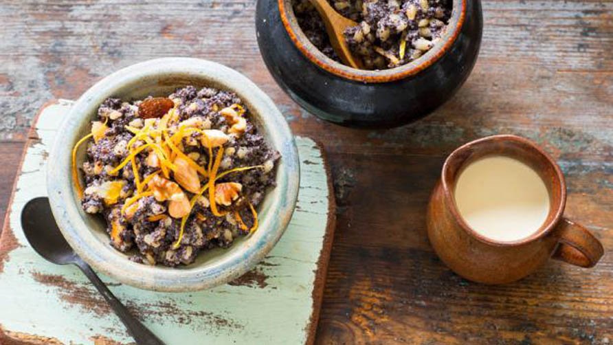 Кутья на основе ячневой крупы называется «коливо»