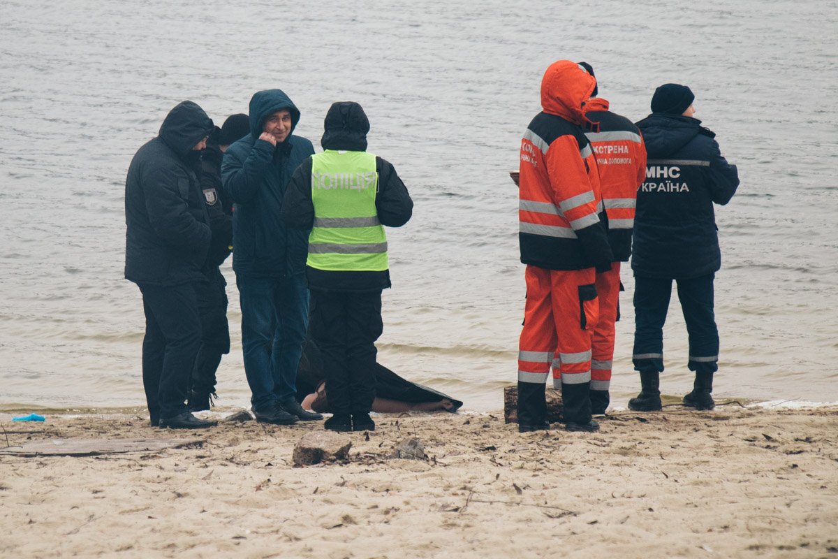 В Киеве мужчина в трусах и на коне заехал в супермаркет за пивом: видео