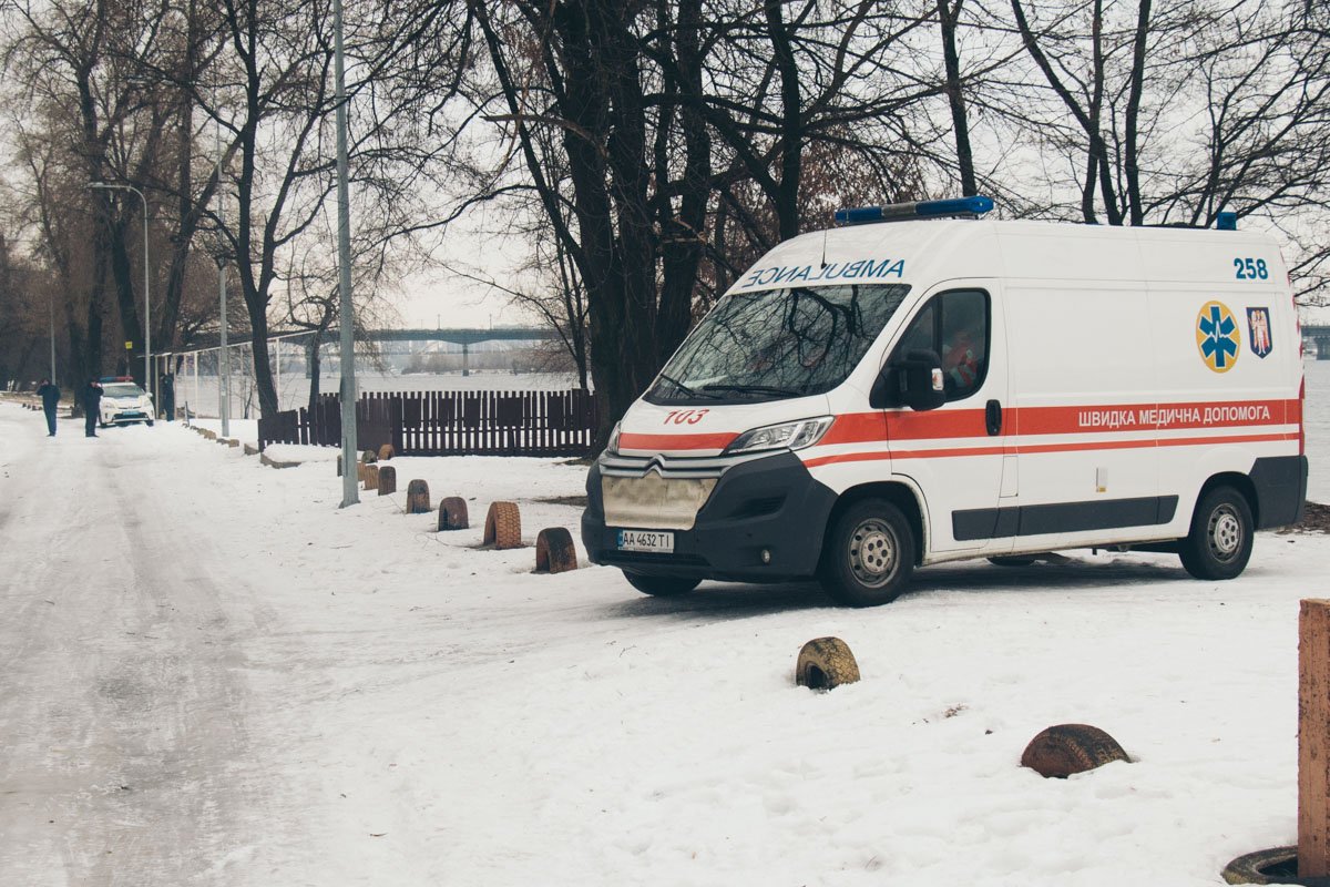 Труп девушки в трех метрах от берега обнаружил очевидец, который гулял неподалеку