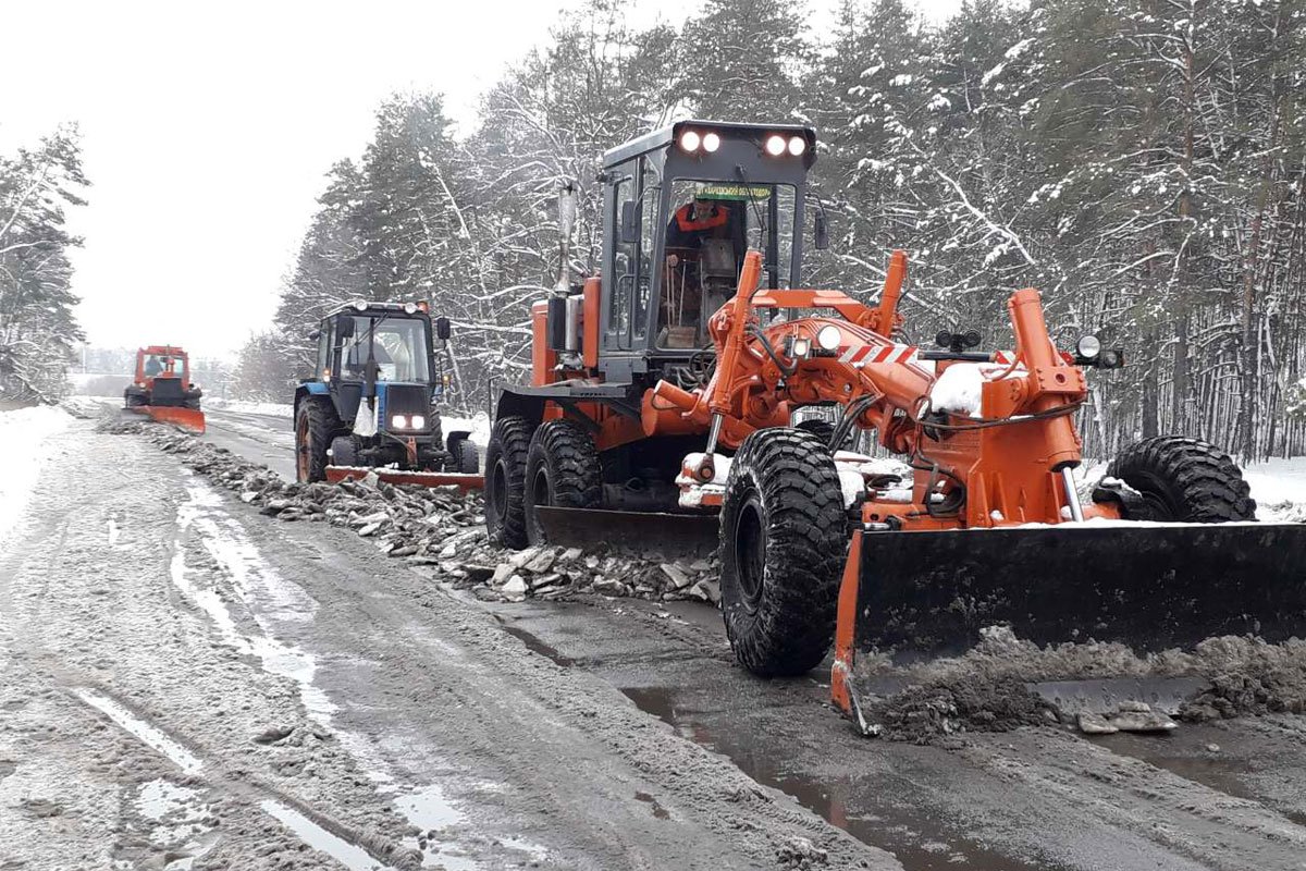 Ситуация на дорогах вновь усугубилась с приходом снегопадов Ситуация на дорогах вновь усугубилась с приходом снегопадов