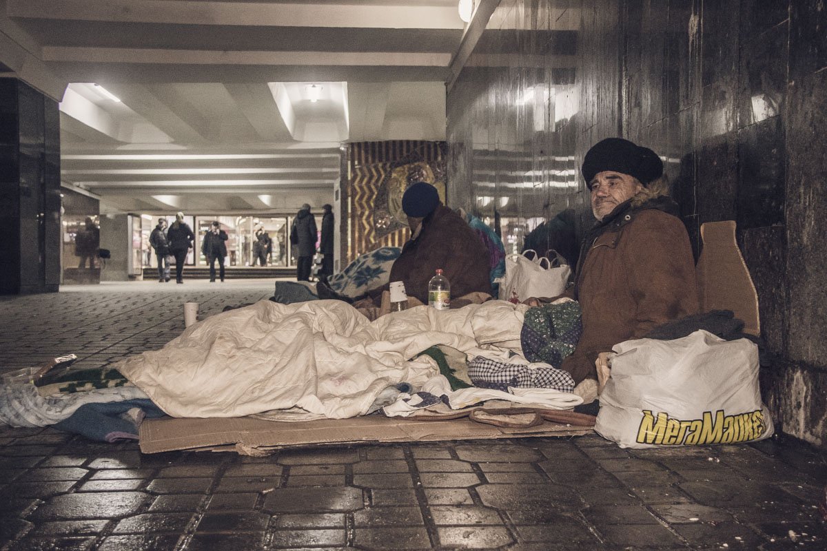 В подземном переходе под Майданом независимости своя жизнь