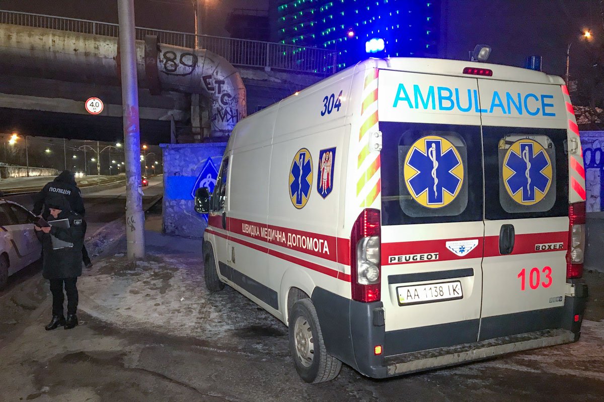 Женщина длительное время пролежала в техническом туннеле