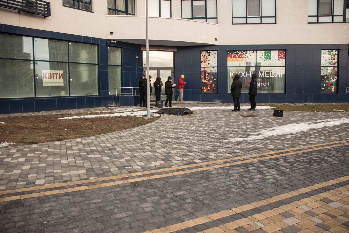 В квартире девушки нашли три записки, которые были адресованы разным людям