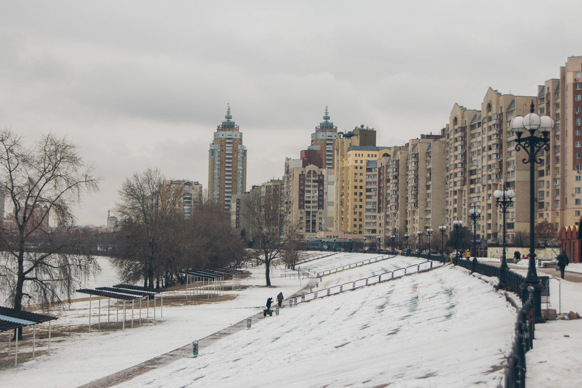 Тишина набережной завораживает Тишина набережной завораживает