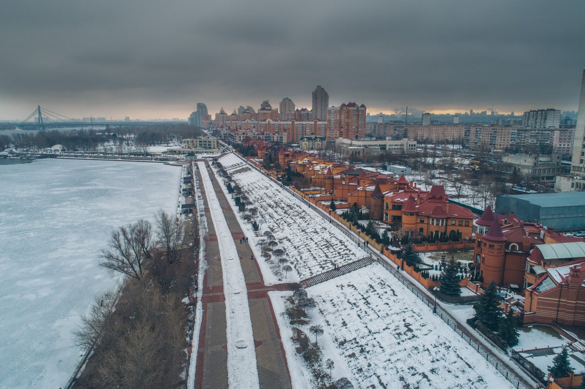 Уютные домики, набережная и Днепр, что еще нужно для счастья? Уютные домики, набережная и Днепр, что еще нужно для счастья?