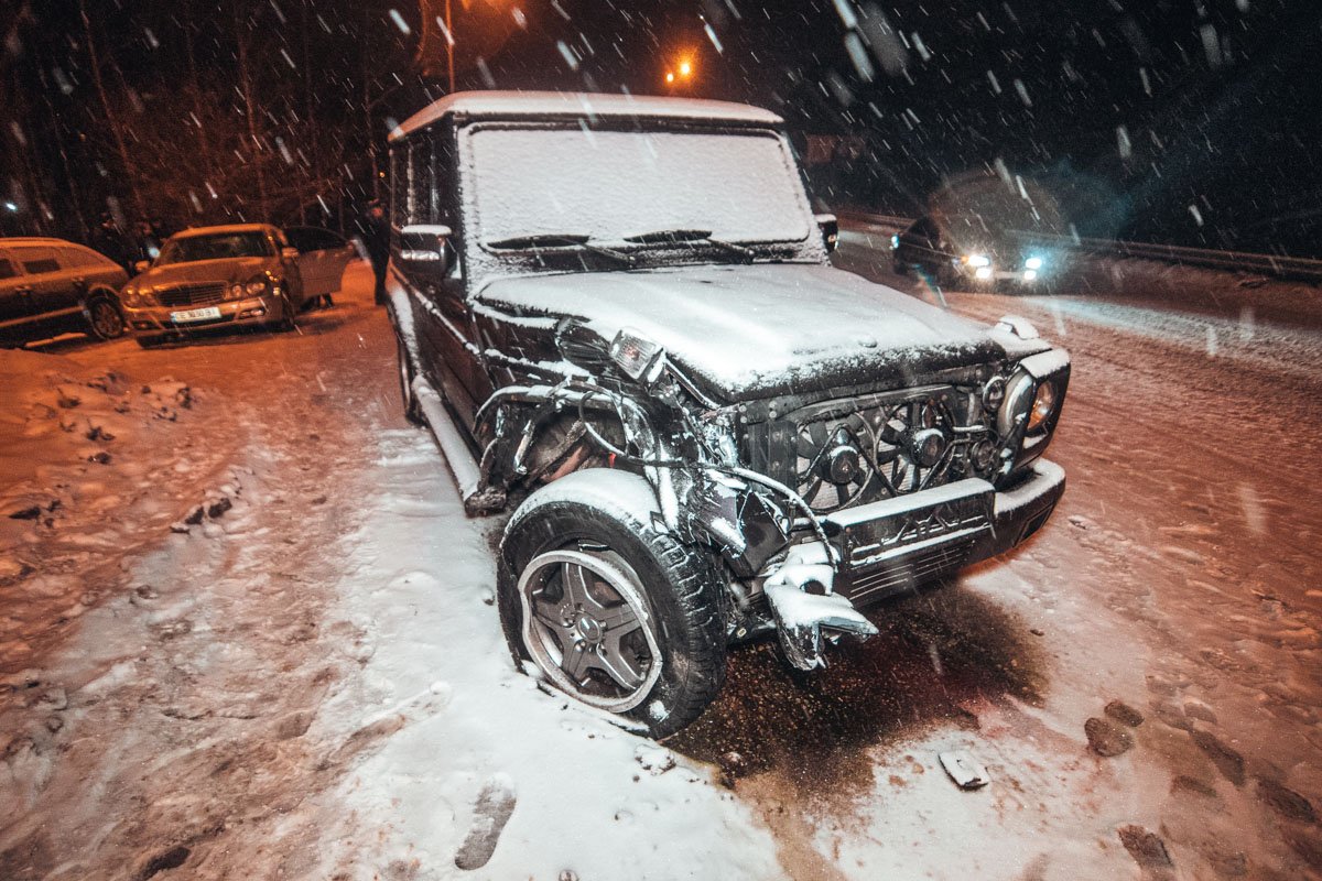 Gelenvagen двигался из Вышгорода в сторону Киева Gelenvagen двигался из Вышгорода в сторону Киева