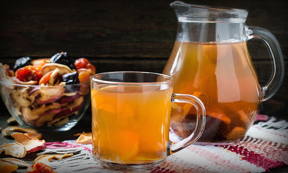 По традиции праздника, еду в этот вечер нельзя запивать водой, а только узваром По традиции праздника, еду в этот вечер нельзя запивать водой, а только узваром