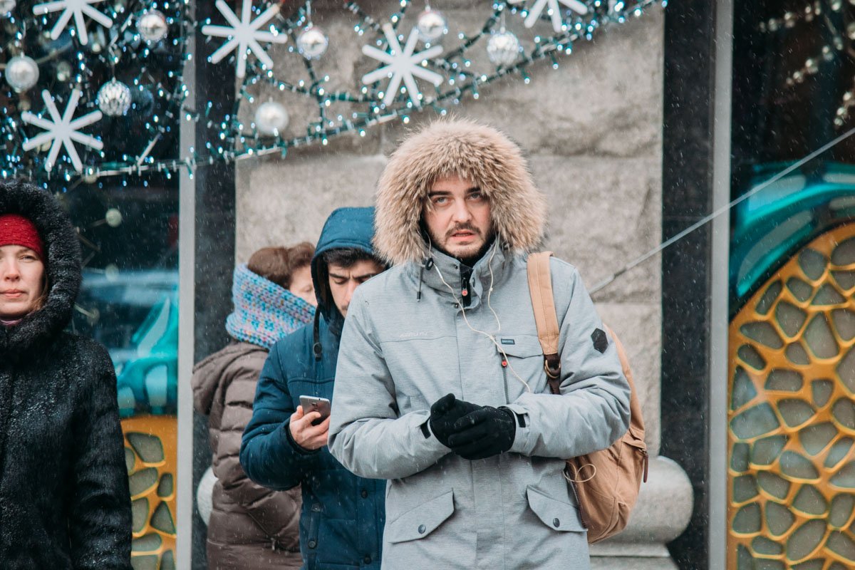 Хлеб, капуста, яблоки... Блин, забыл, почему она не написала мне список?!