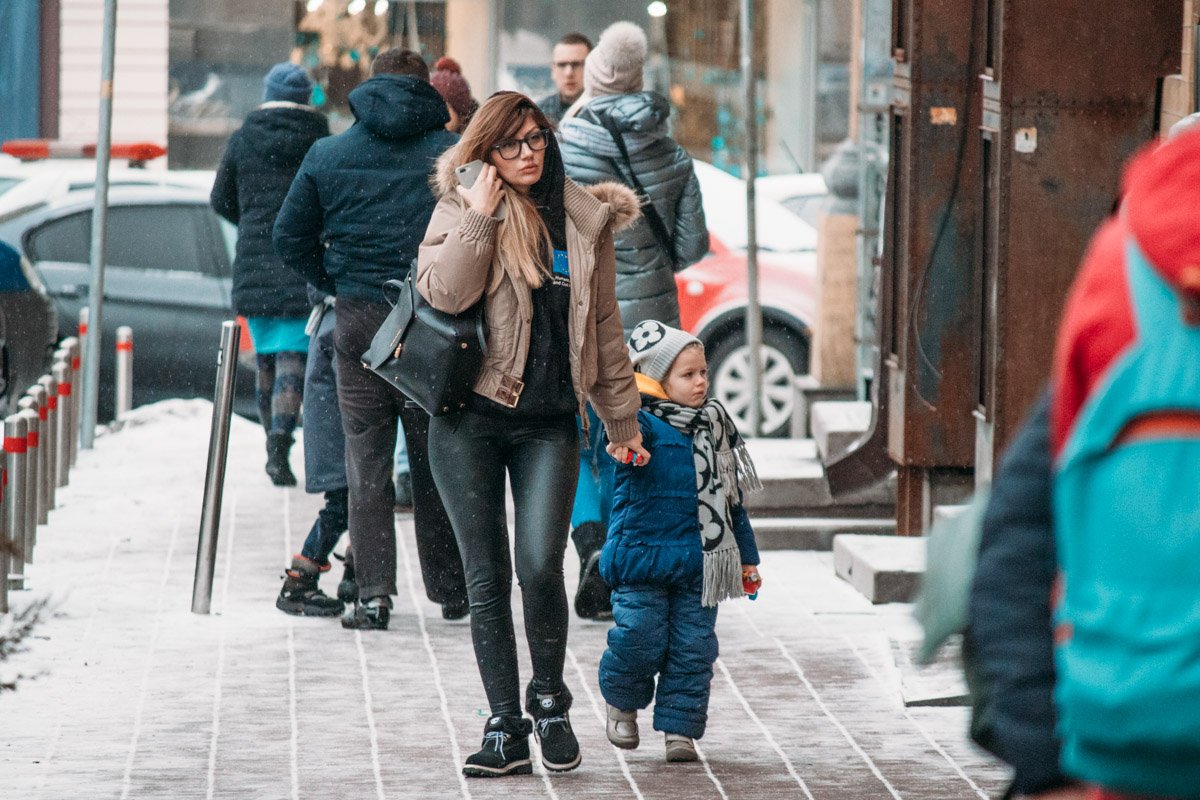 А на Рождество детям подарки дарят, я хочу вооон ту куклу?