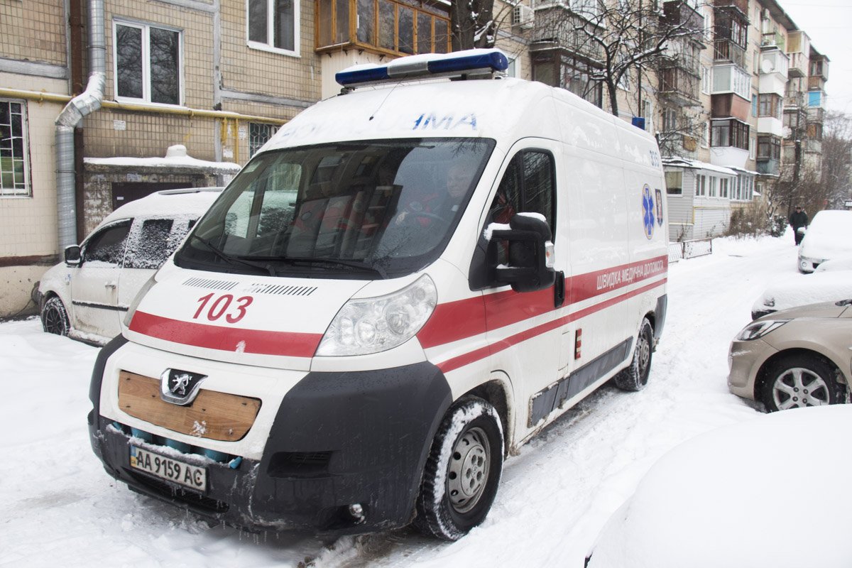 Очевидцы вызвали "скорую", однако прибывшие на вызов медики оказались бессильны