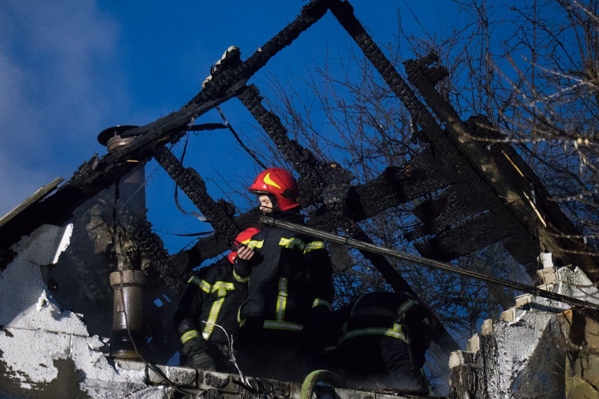 Густой дым было видно даже возле ТРЦ Lavina mall, а едкий запах распространился по соседним улицам Густой дым было видно даже возле ТРЦ Lavina mall, а едкий запах распространился по соседним улицам