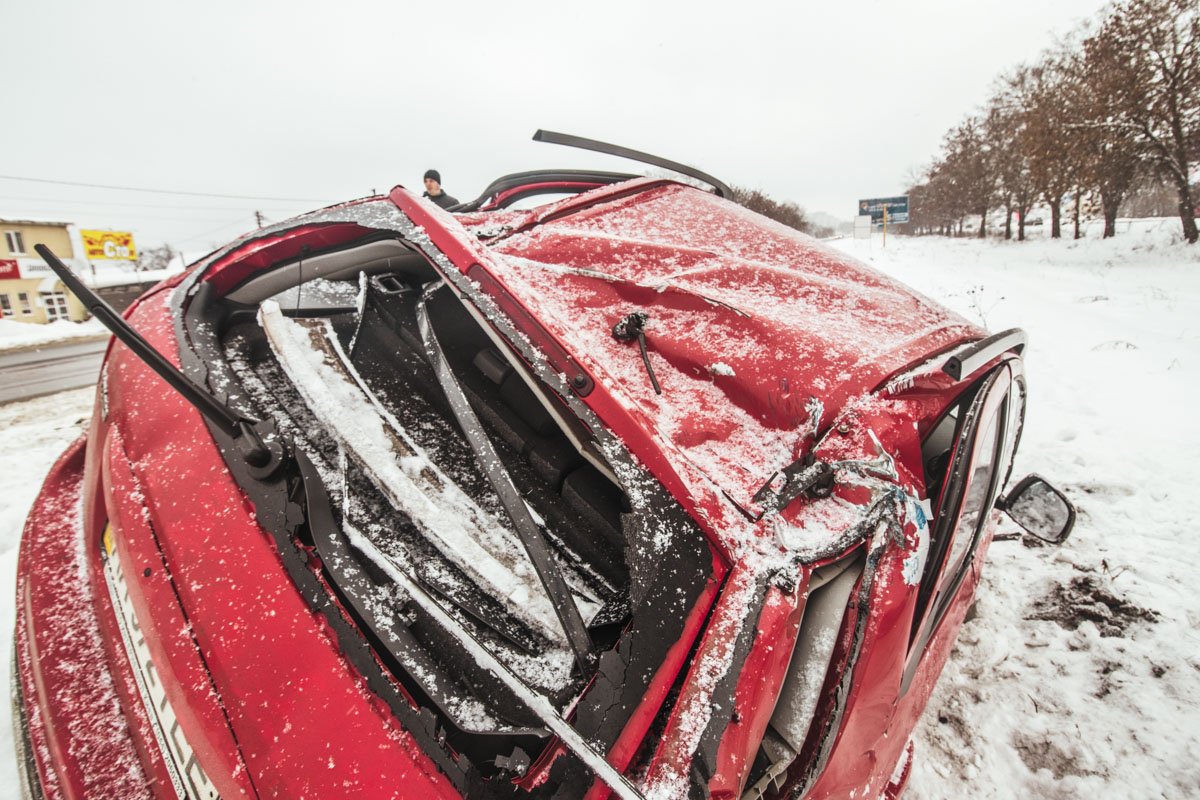 Из-за погодных условий водитель не справился с управлением Из-за погодных условий водитель не справился с управлением