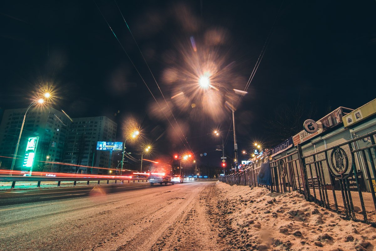 В лучах звезд и фонарей Чоколовский бульвар открывается взгляду несколько иначе