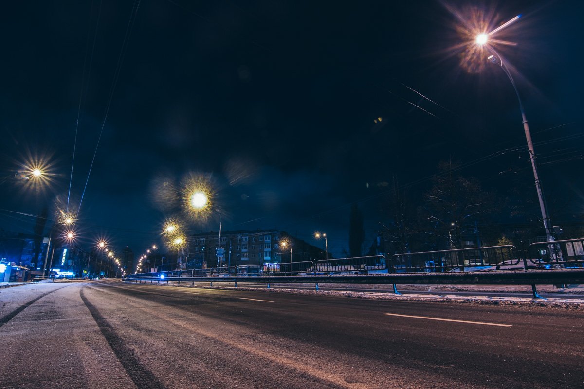 Современное название бульвар получил в 1993 году от местности Чоколовка и Киевского общественного деятеля Николая Чоколова