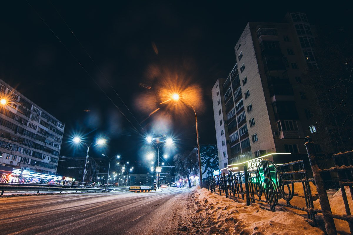 Бульвар заканчивается крупной развязкой - Севастопольской площадью