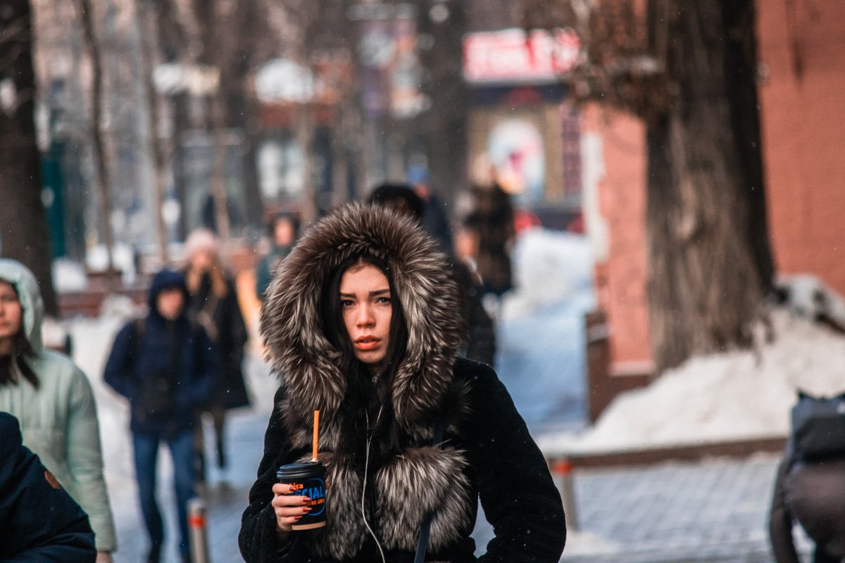 Черный стакан с черным кофе под черный look - разве не идеально?