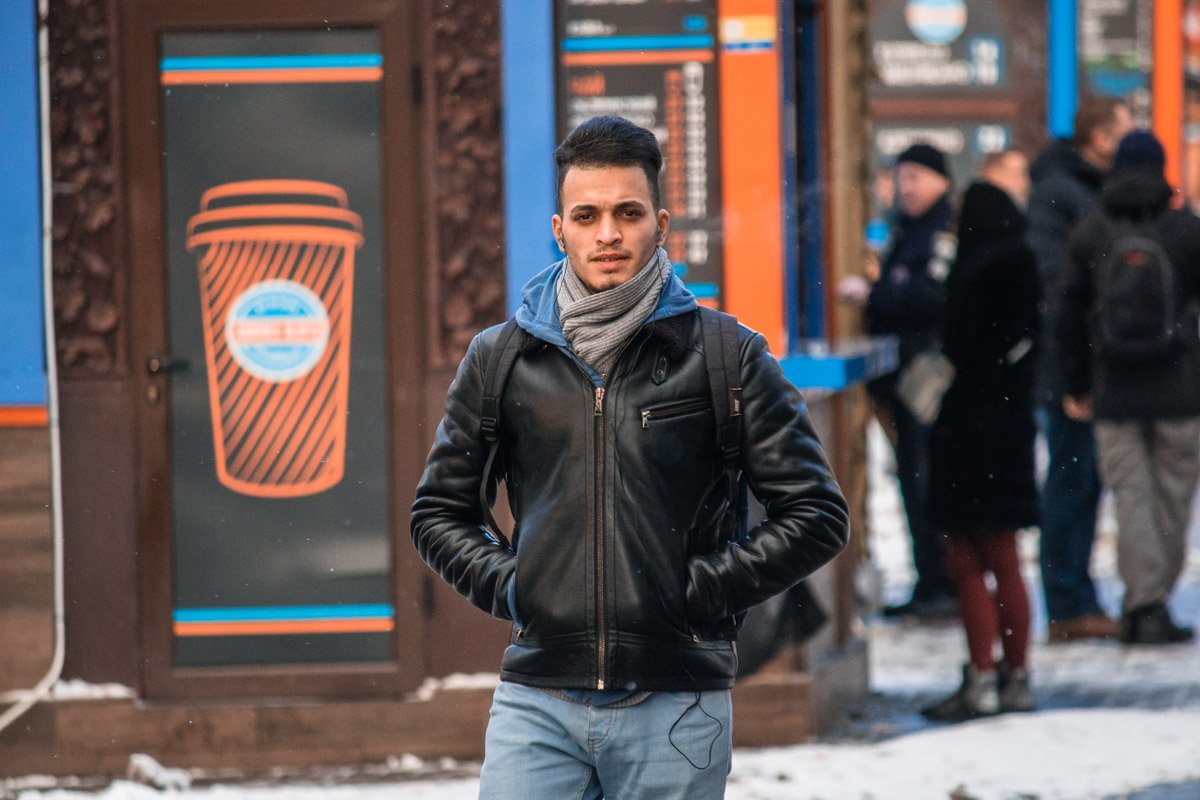 Зима - самая сложная пора, ведь постоянно стоит серьезный выбор - шапка или прическа