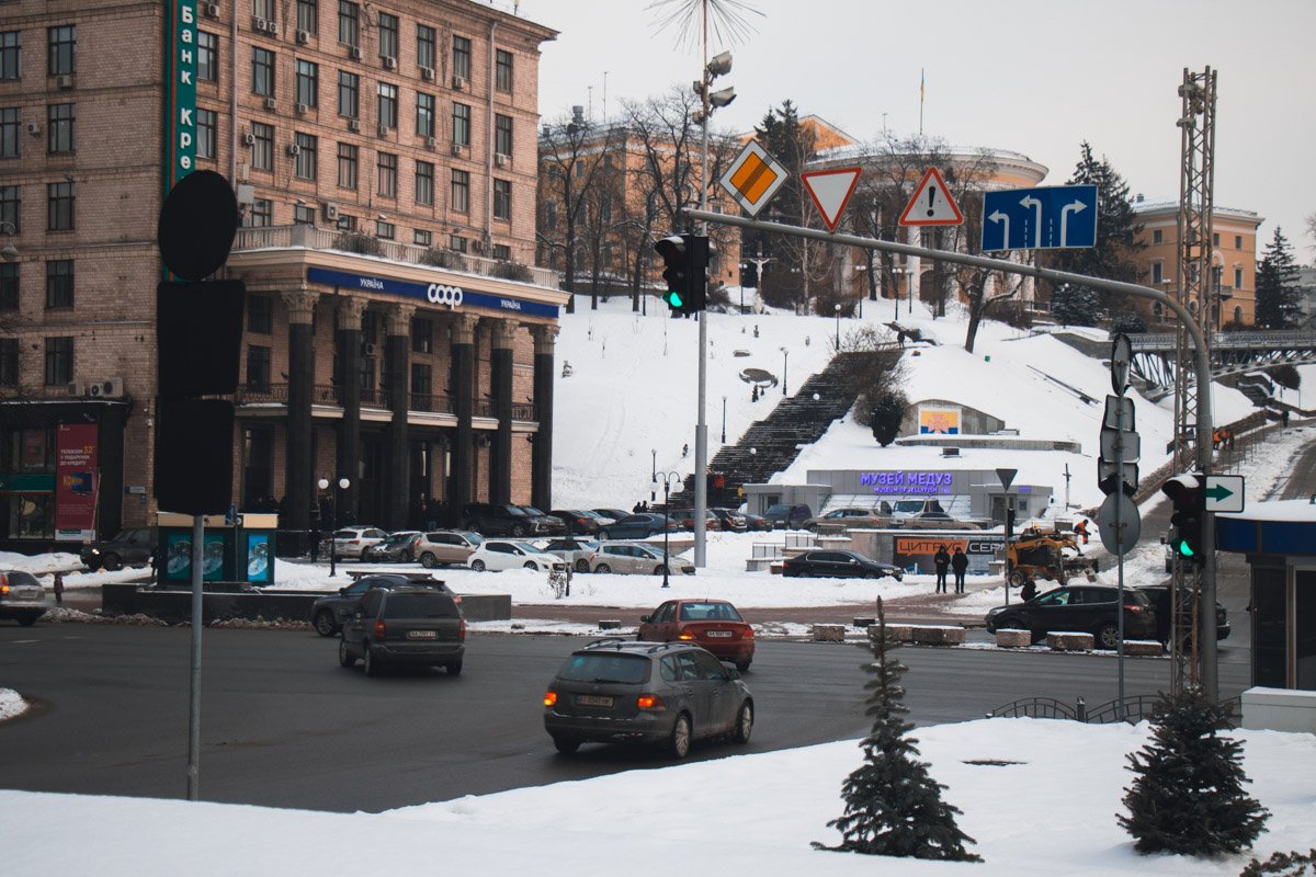 Согласно тендерной документации, в проект должны быть включены работы по обустройству площади и прилегающей территории