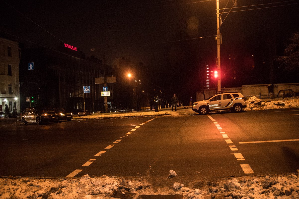 На пересечении Большой Васильковской и Ковпака полицейский Duster столкнулся с такси Uber