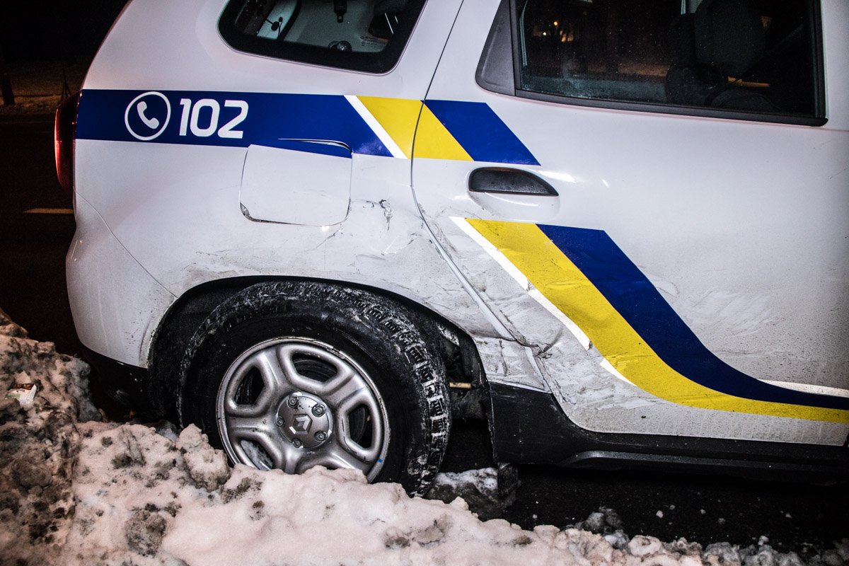 На месте происшествия работали экипажи патрульной полиции и медики