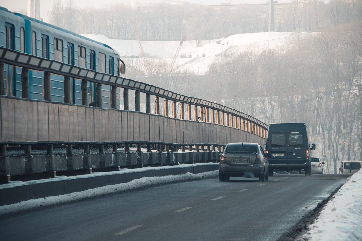 Также на мосту заменят пешеходную часть Также на мосту заменят пешеходную часть