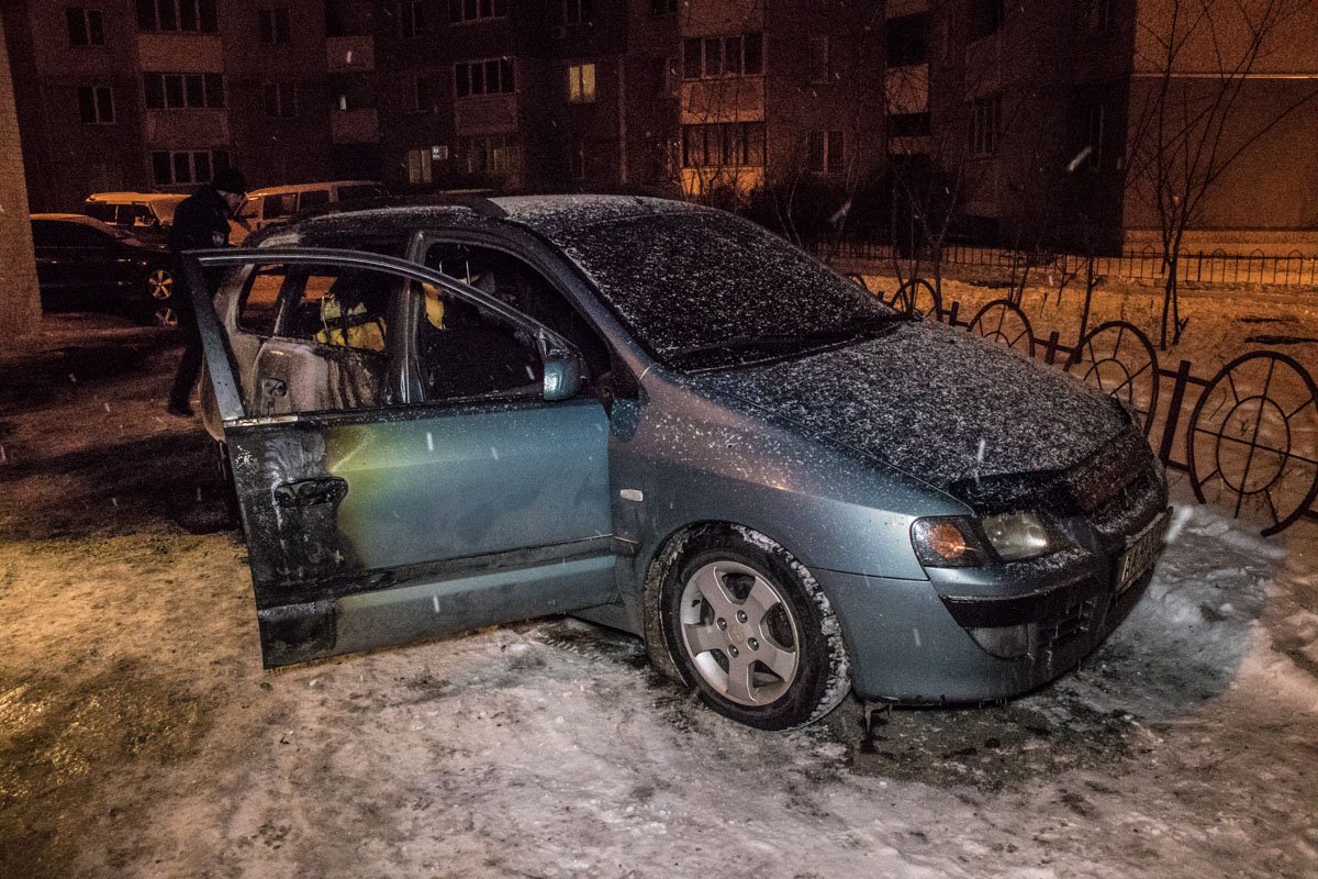 Водитель Mitsubishi смог отъехать от пожара