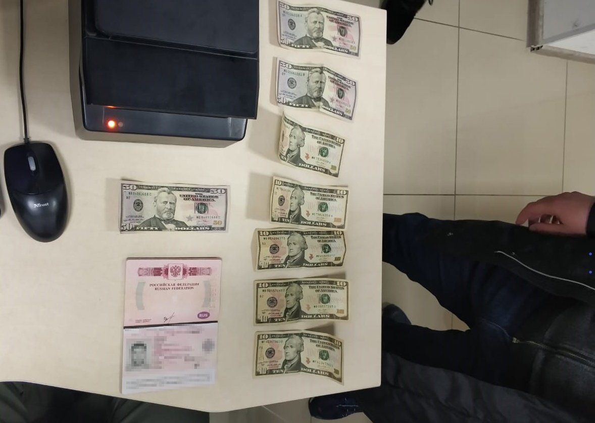 В аэропорту "Киев" (Жуляны) пограничники задержали мужчину, гражданина Российской Федерации В аэропорту "Киев" (Жуляны) пограничники задержали мужчину, гражданина Российской Федерации