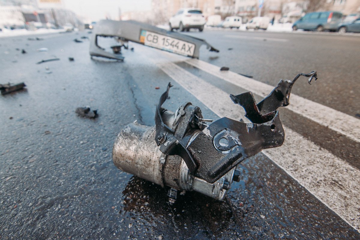 Осколки Polo разлетелись по дороге на расстояние около 15 метров