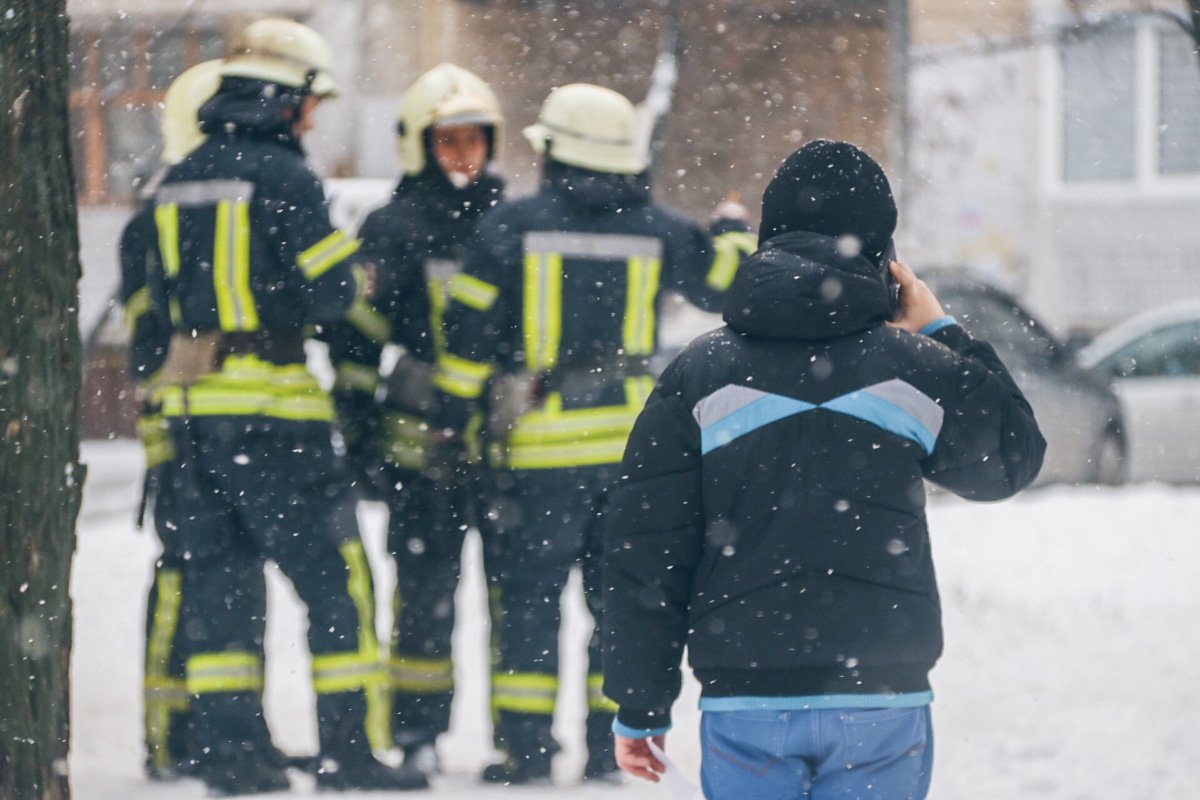Как рассказали соседи мужчины, которого увезла скорая, он живет с женой и часто злоупотребляет алкоголем Как рассказали соседи мужчины, которого увезла скорая, он живет с женой и часто злоупотребляет алкоголем
