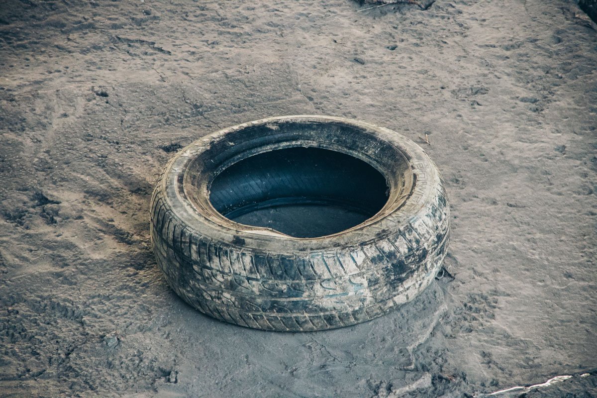 Берегите природу, не стоит мусорить в доме, в котором живете вы и в котором будут жить ваши дети