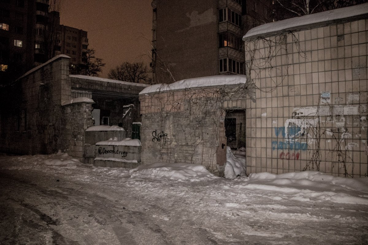 Его нашли в заброшенном здании на улице Котельникова Его нашли в заброшенном здании на улице Котельникова