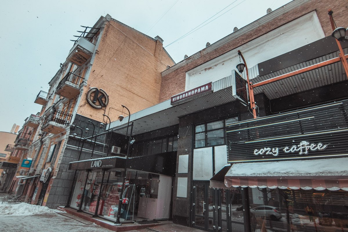 10 января легендарному кинотеатру "Кинопанорама" в Киеве исполняется 61 год 10 января легендарному кинотеатру "Кинопанорама" в Киеве исполняется 61 год