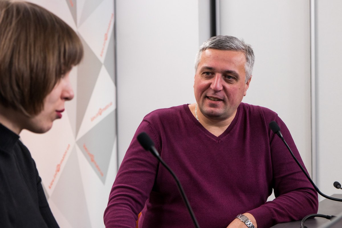 Рядом с вами на суше должен быть кто-то для подстраховки, чтобы в случае непредвиденной ситуации вытянуть вас из воды