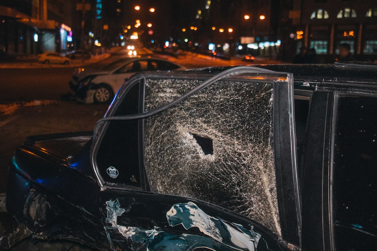 У BMW разбита вся правая часть автомобиля