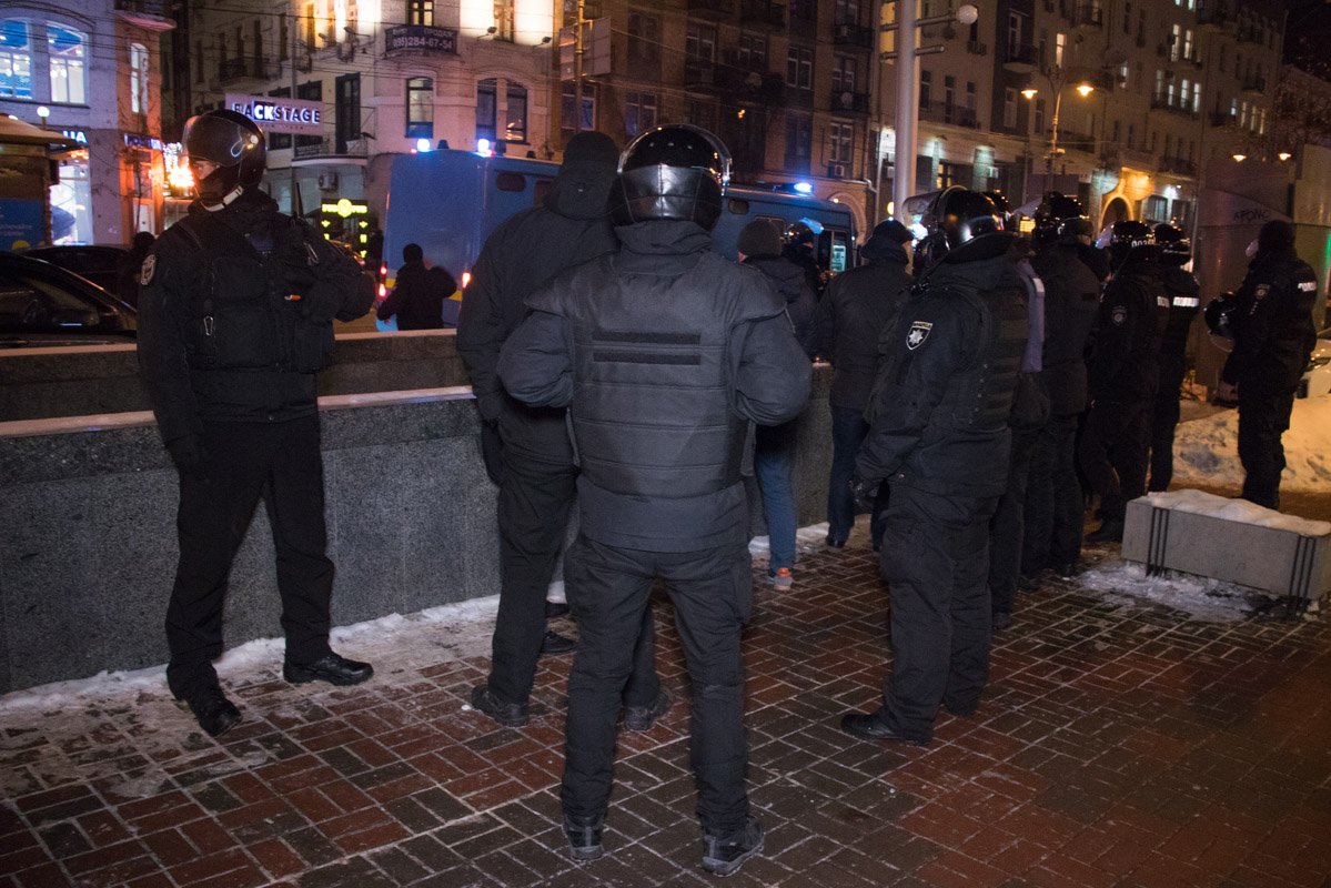 В Киеве по адресу улица Большая Васильковская, 21 собрались множественные силы полиции