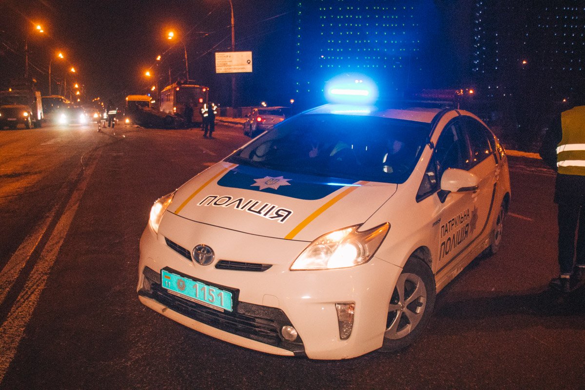 На месте работали патрульные, медики и следственно-оперативная группа