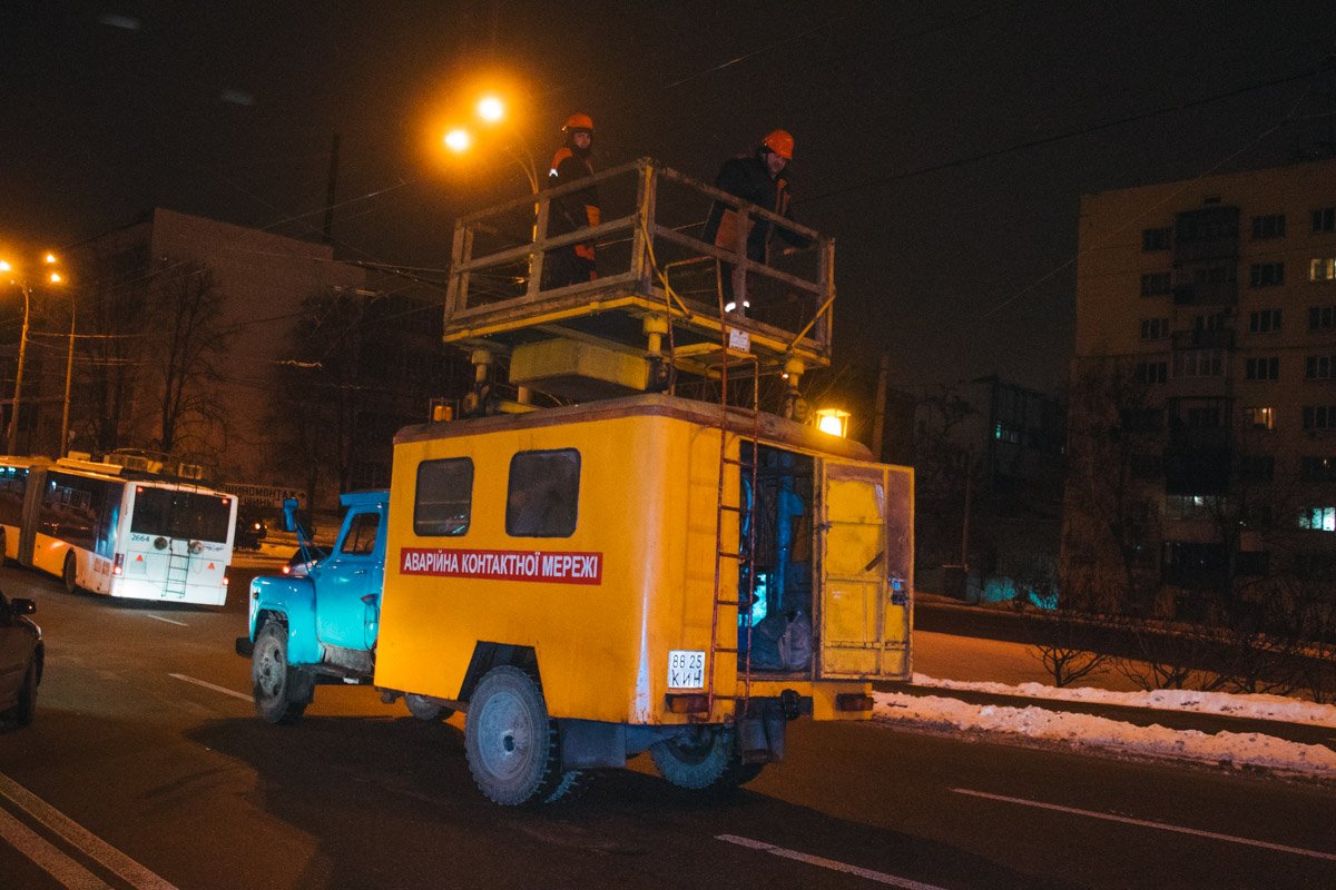 Кроме того, туда прибыла аварийная служба и ликвидировала последствия обрыва кабеля