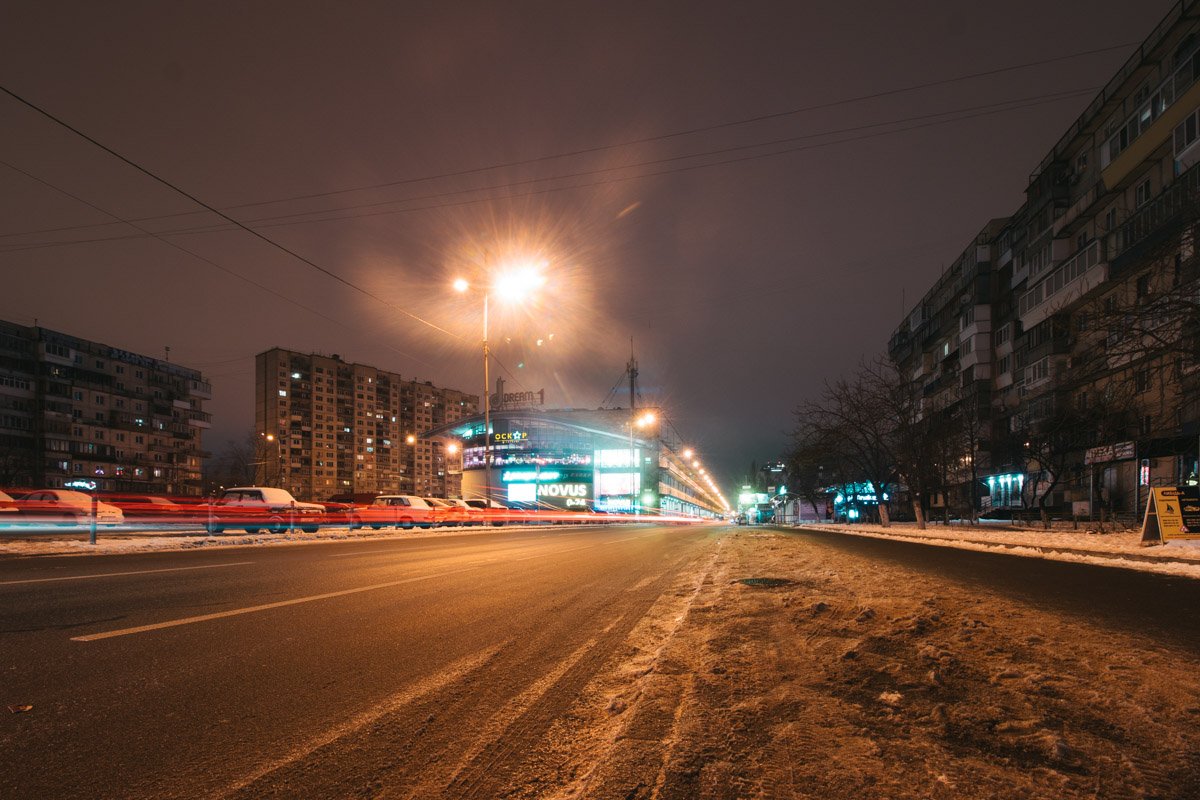 В 2009 году на бульварной части проспекта был построен торгово-развлекательный центр Dream Town