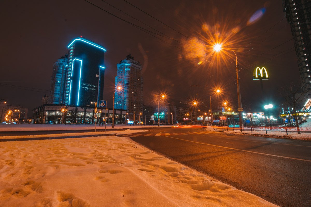 Одной из главной точек на пути Оболонского проспекта является Минская площадь