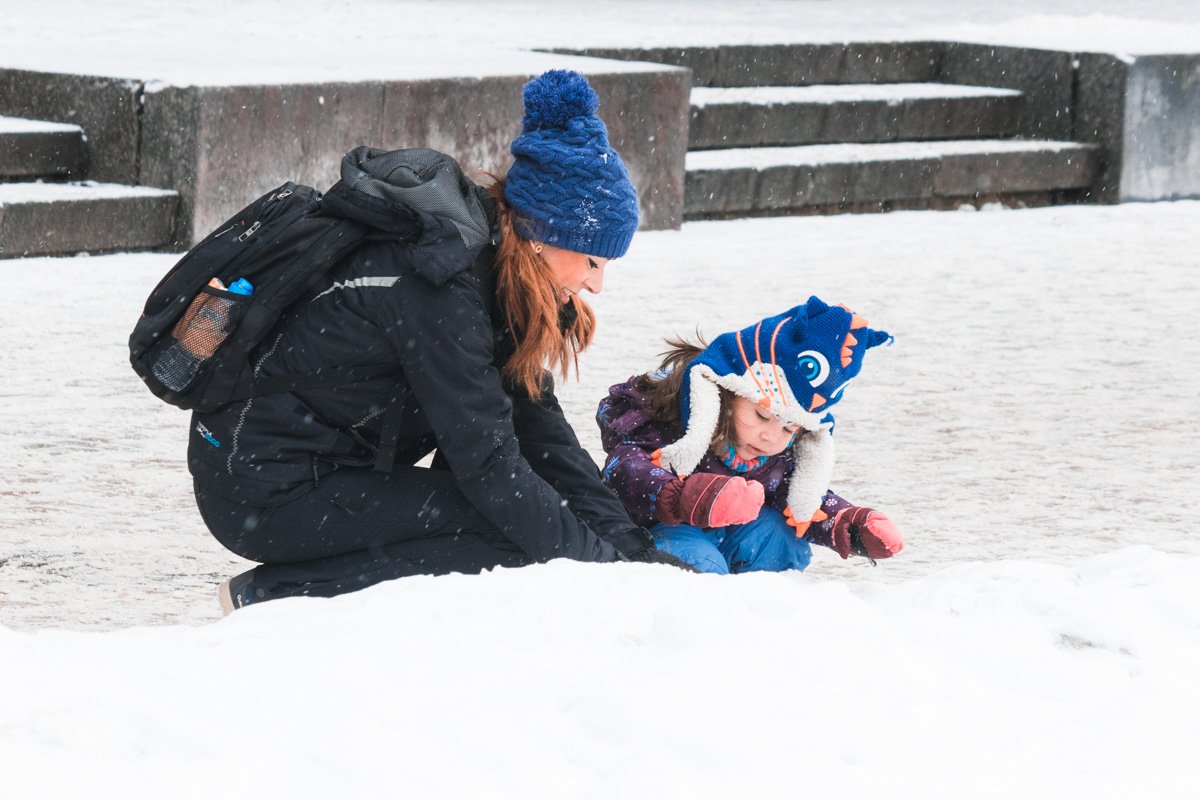 Поиграть в снежки, слепить снеговика и надышаться морозным воздухом - крутые идеи не только для малышей Поиграть в снежки, слепить снеговика и надышаться морозным воздухом - крутые идеи не только для малышей