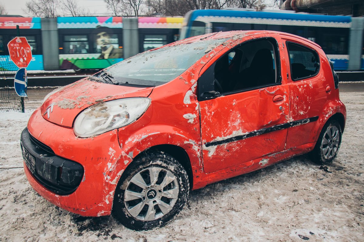 12 января в Киеве на Жилянской улице произошло ДТП 12 января в Киеве на Жилянской улице произошло ДТП