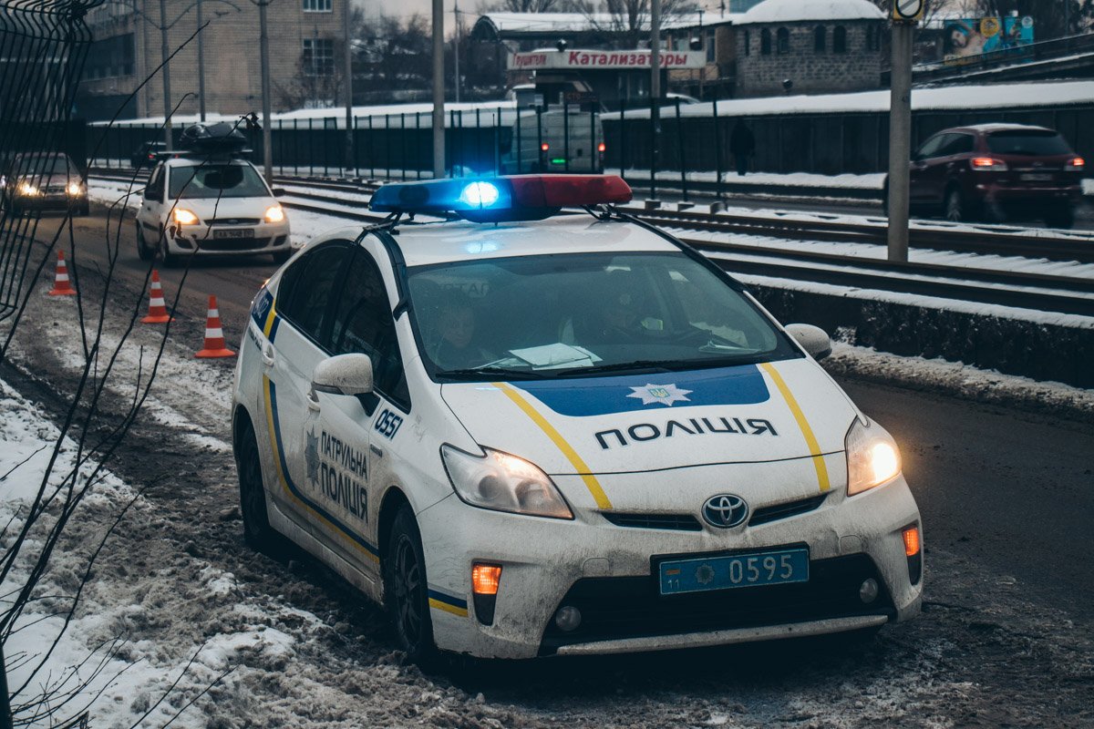 На месте происшествия работали сотрудники патрульной полиции и следственно-оперативной группы На месте происшествия работали сотрудники патрульной полиции и следственно-оперативной группы