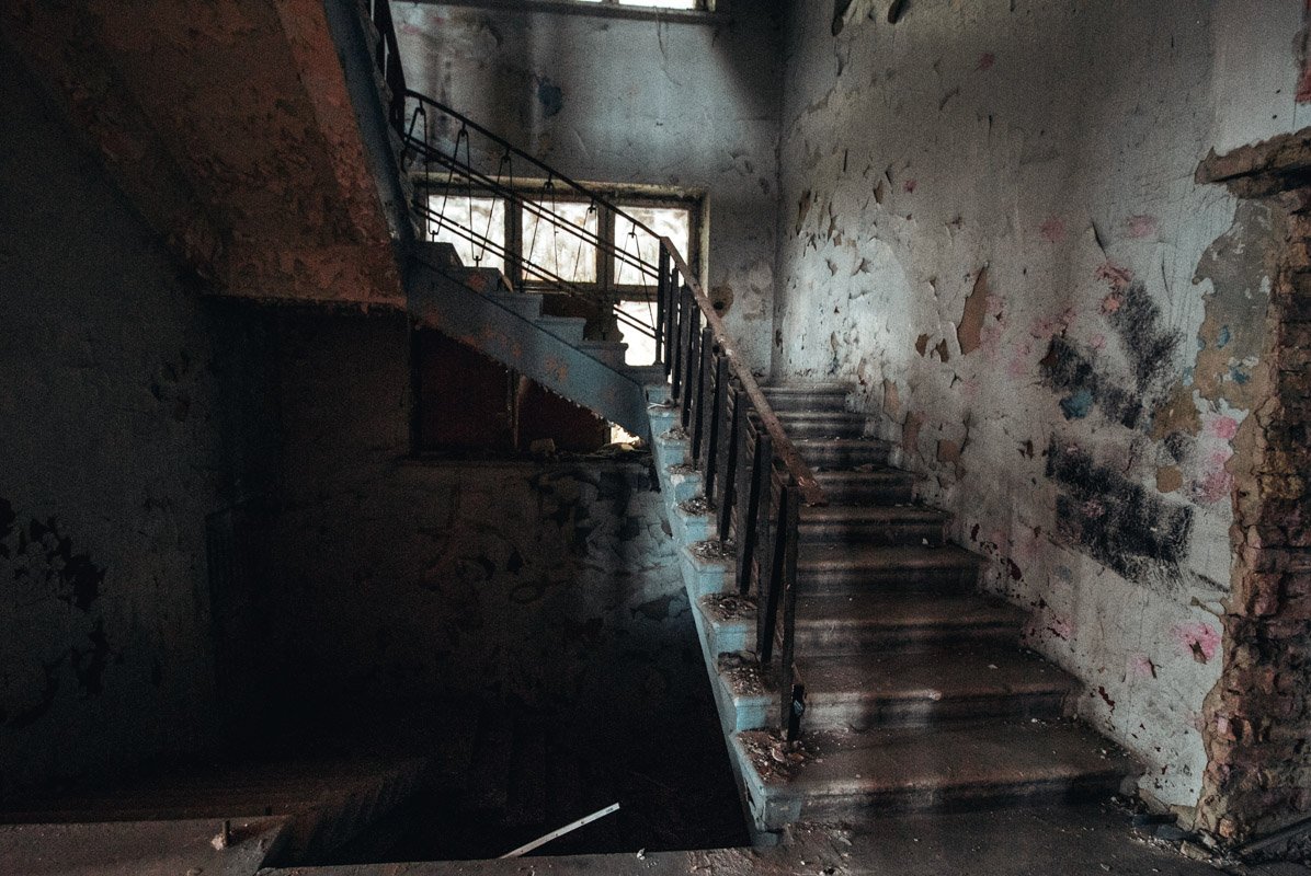 Опустевшее здание Речного вокзала