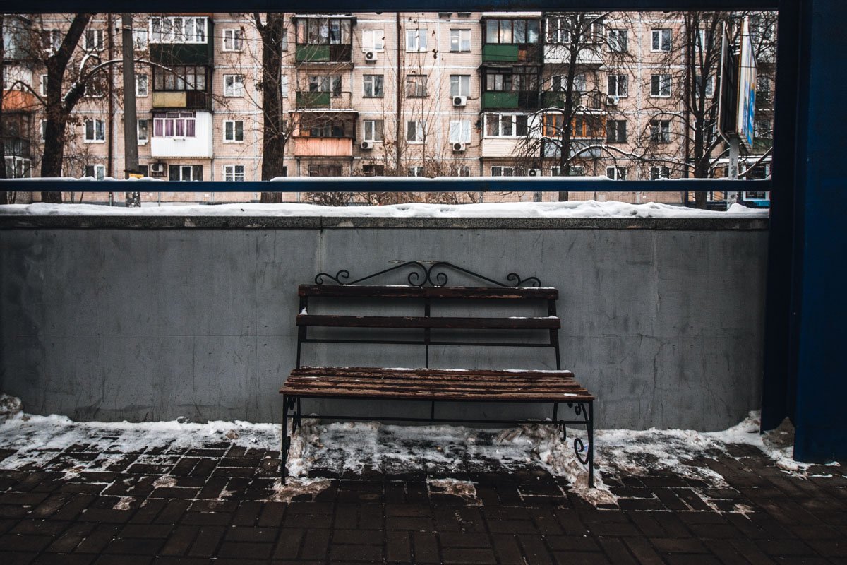 Такие места для сидения больше подходят паркам, чем станциям трамвая Такие места для сидения больше подходят паркам, чем станциям трамвая