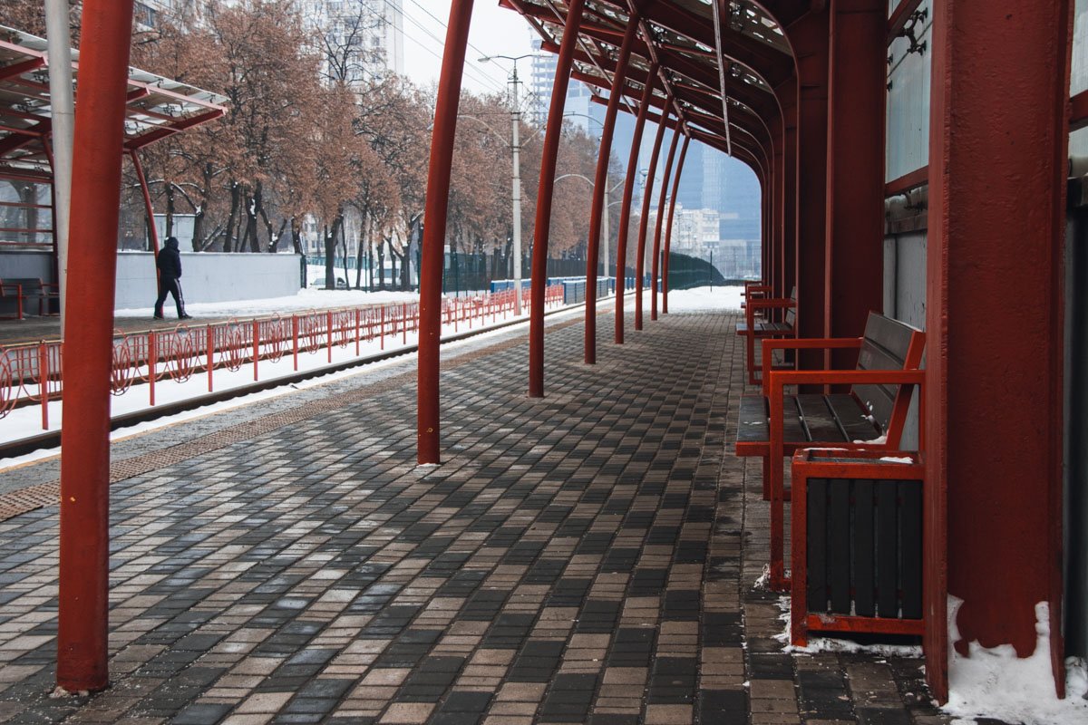 На Политехнической установлены более современные урны На Политехнической установлены более современные урны
