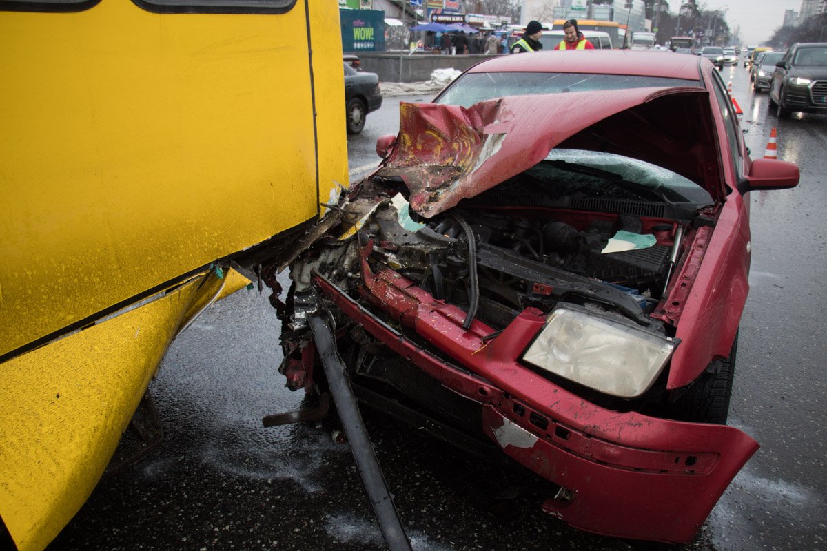В машине сработали подушки безопасности 